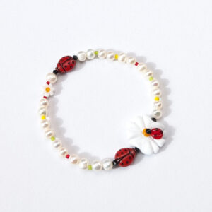 Armband "Von Gänseblümchen und Marienkäferchen an Süßwasserperlen"