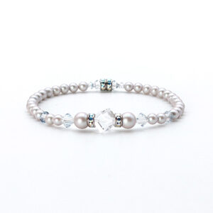 Cloud Dancer quer gewürfelt