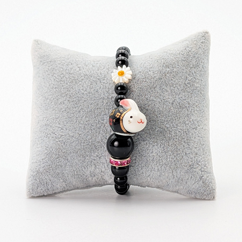 Armband Osterhase auf der Kugel