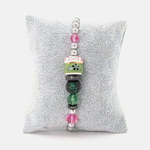 Armband Porzellan-Glückskatze in grün auf der schwarz-grünen Pavé-Kugel