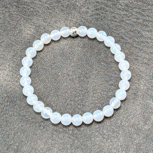 Armband aus weißen Jadekugeln 6 mm und Silberverbinder