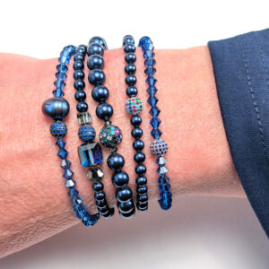 Armbänder aus Swarovski Kristallen, Crystal Pearls in Blau mit Pavé-Kugeln