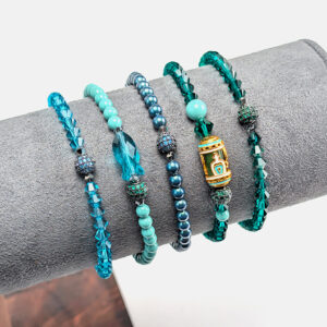 Armbänder aus Swarovski Kristallen in Smaragd-, Mint-, Petrol-Tönen und Pavé-Kugeln
